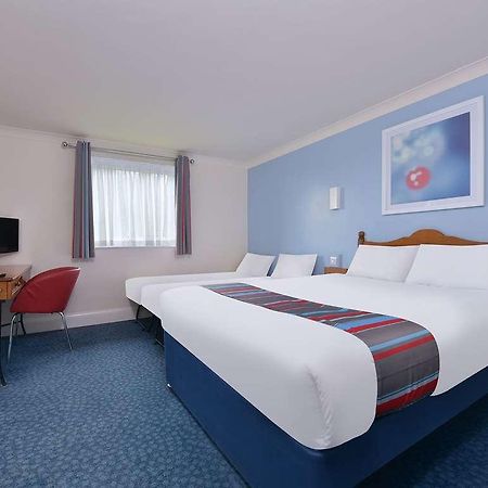 Travelodge Plymouth Roborough Номер фото
