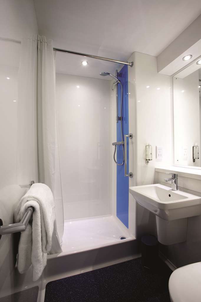 Travelodge Plymouth Roborough Номер фото